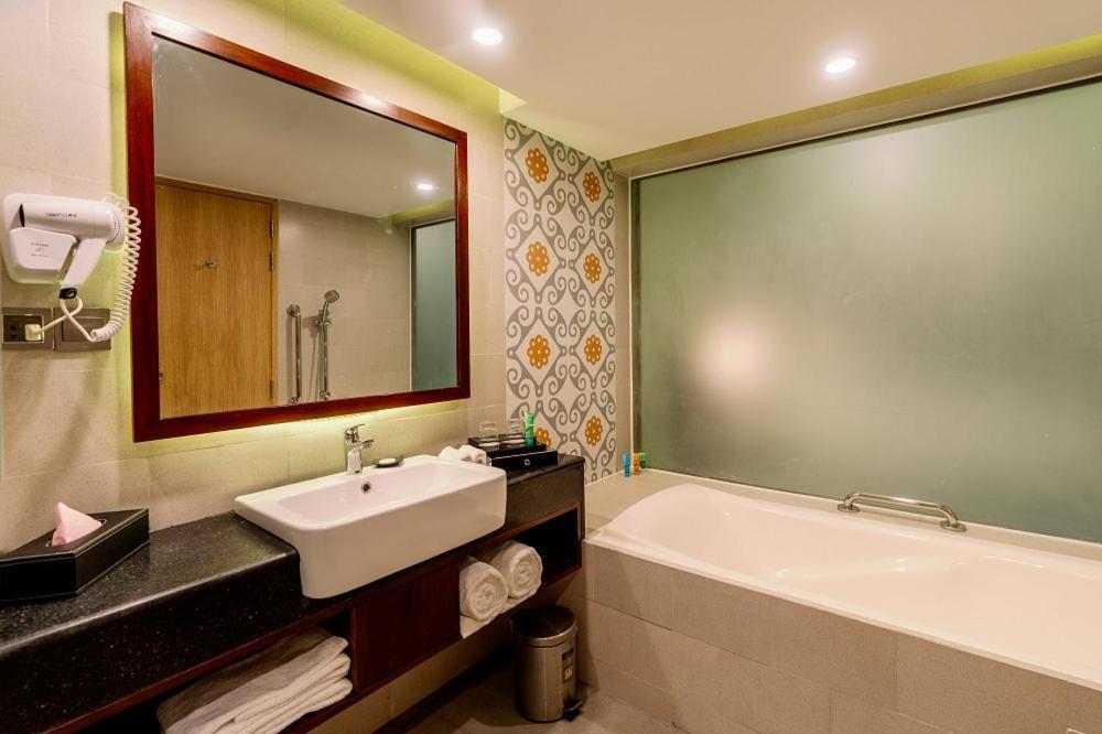 Best Western Heritage Cox's Bazar Esterno foto